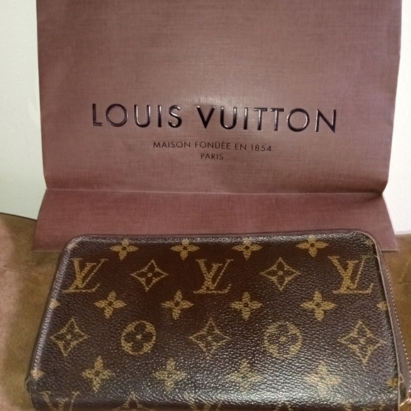 Louis Vuitton Handbags - 💯 Authentic Louis Vuitton Zippy Long  Wallet. Shopping Bag included.